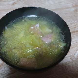 キャベツとベーコンの中華風スープ